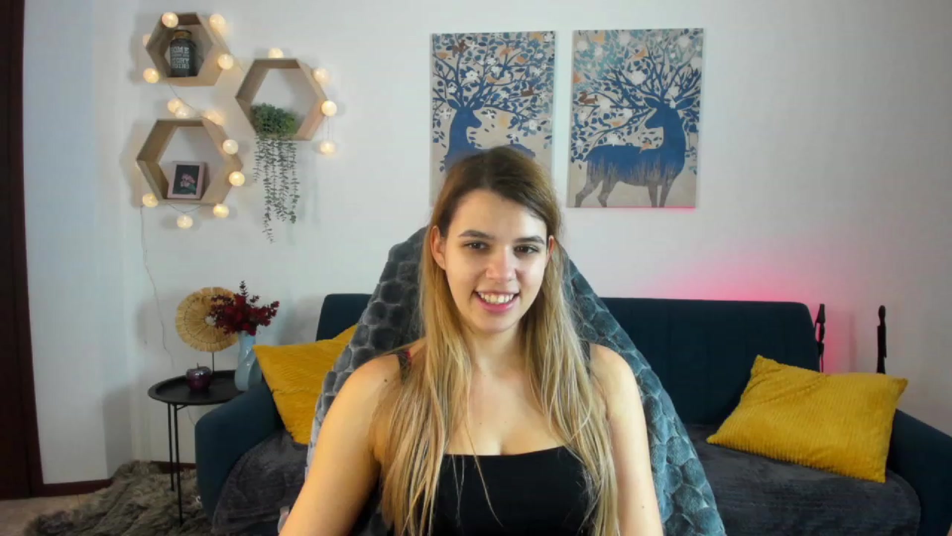 Gallery image thumbnail from Elsa_Fox's myfreecams stream on, 12/22/2022, 10:52 image 2 of 20