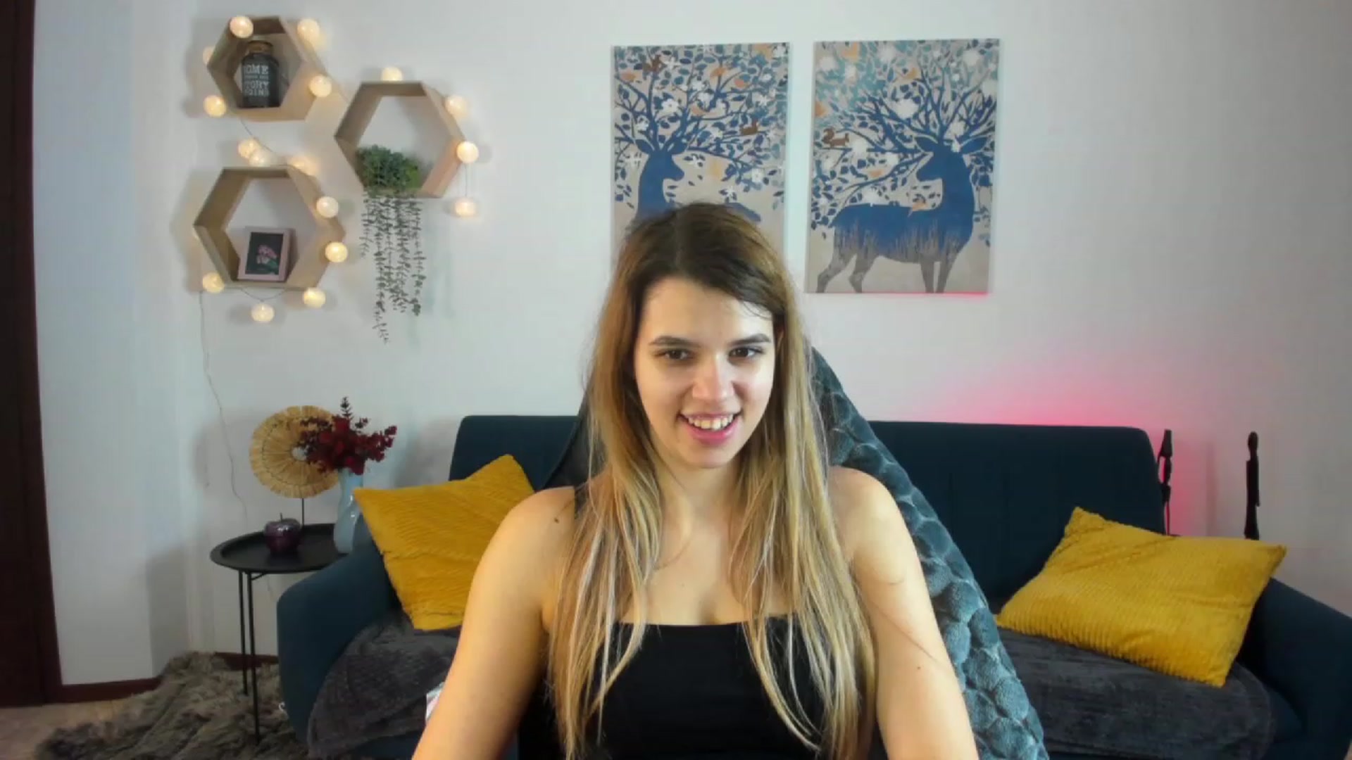 Gallery image thumbnail from Elsa_Fox's myfreecams stream on, 12/22/2022, 12:56 image 11 of 20