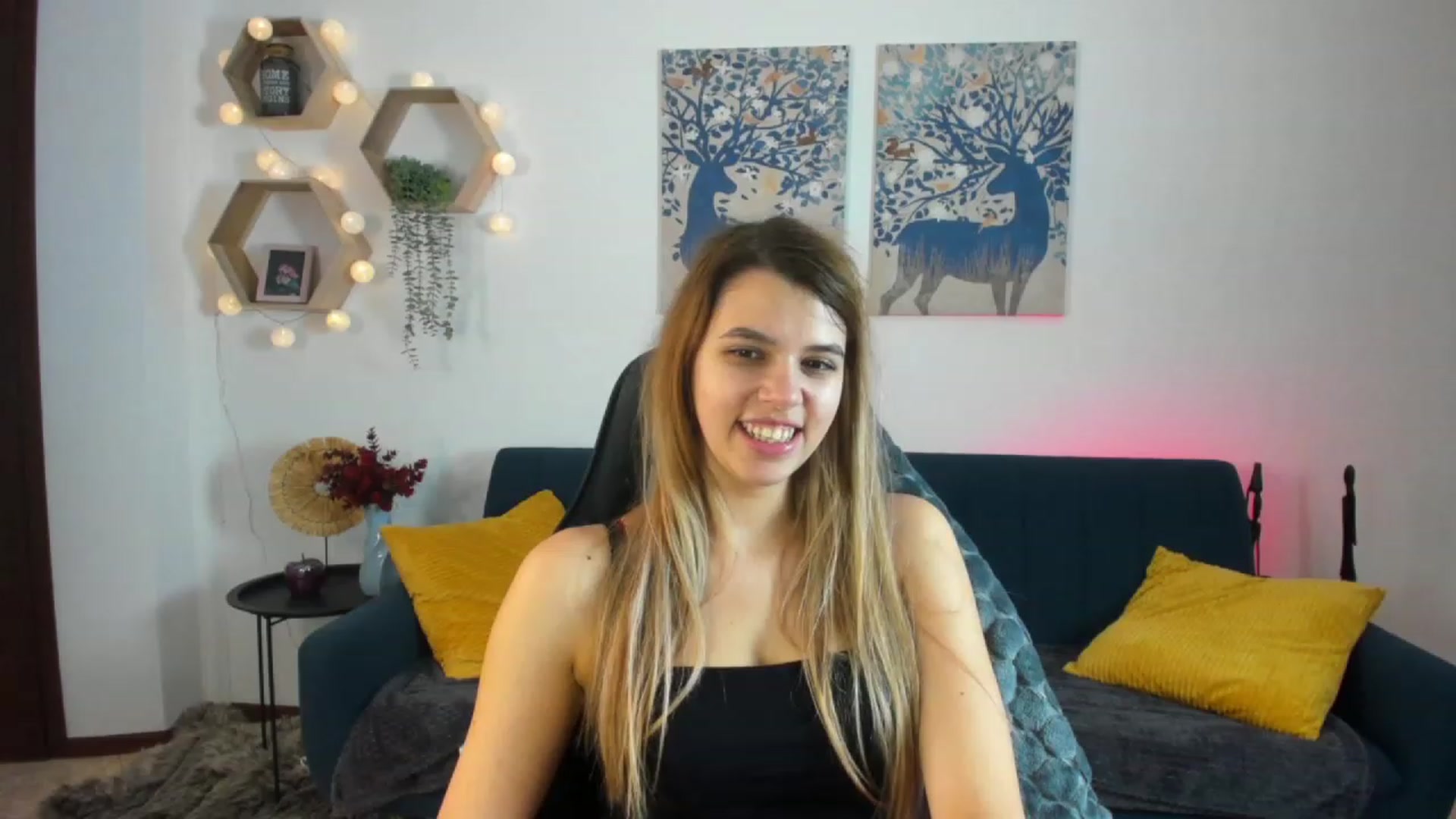Gallery image thumbnail from Elsa_Fox's myfreecams stream on, 12/22/2022, 12:56 image 7 of 20