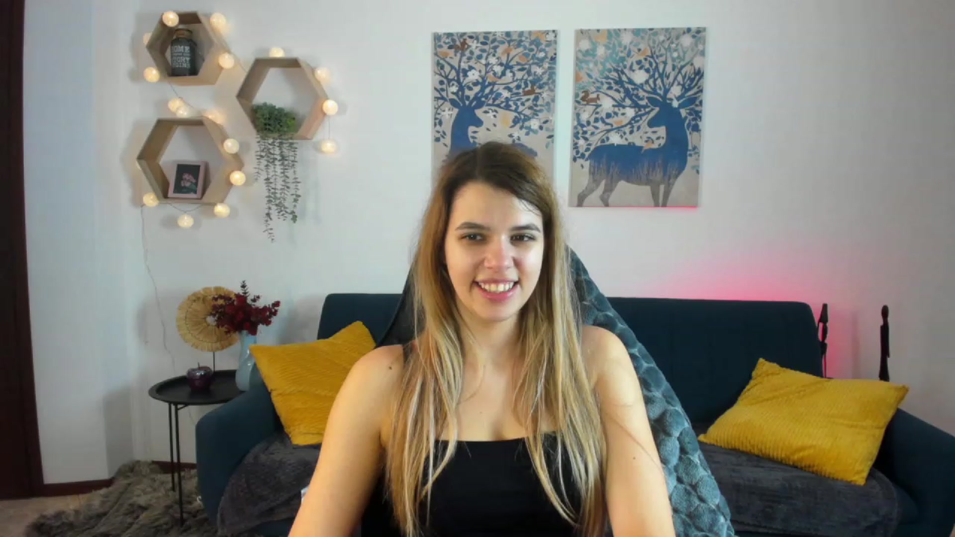 Gallery image thumbnail from Elsa_Fox's myfreecams stream on, 12/22/2022, 12:56 image 8 of 20