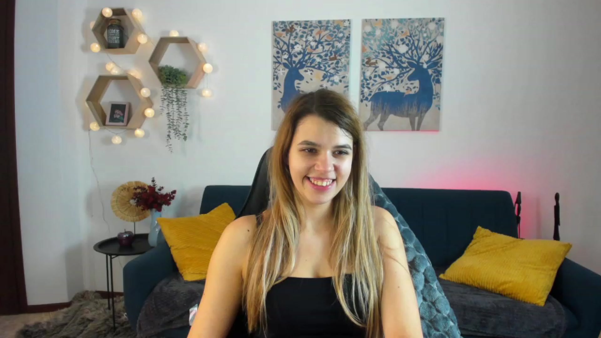 Gallery image thumbnail from Elsa_Fox's myfreecams stream on, 12/22/2022, 12:56 image 2 of 20