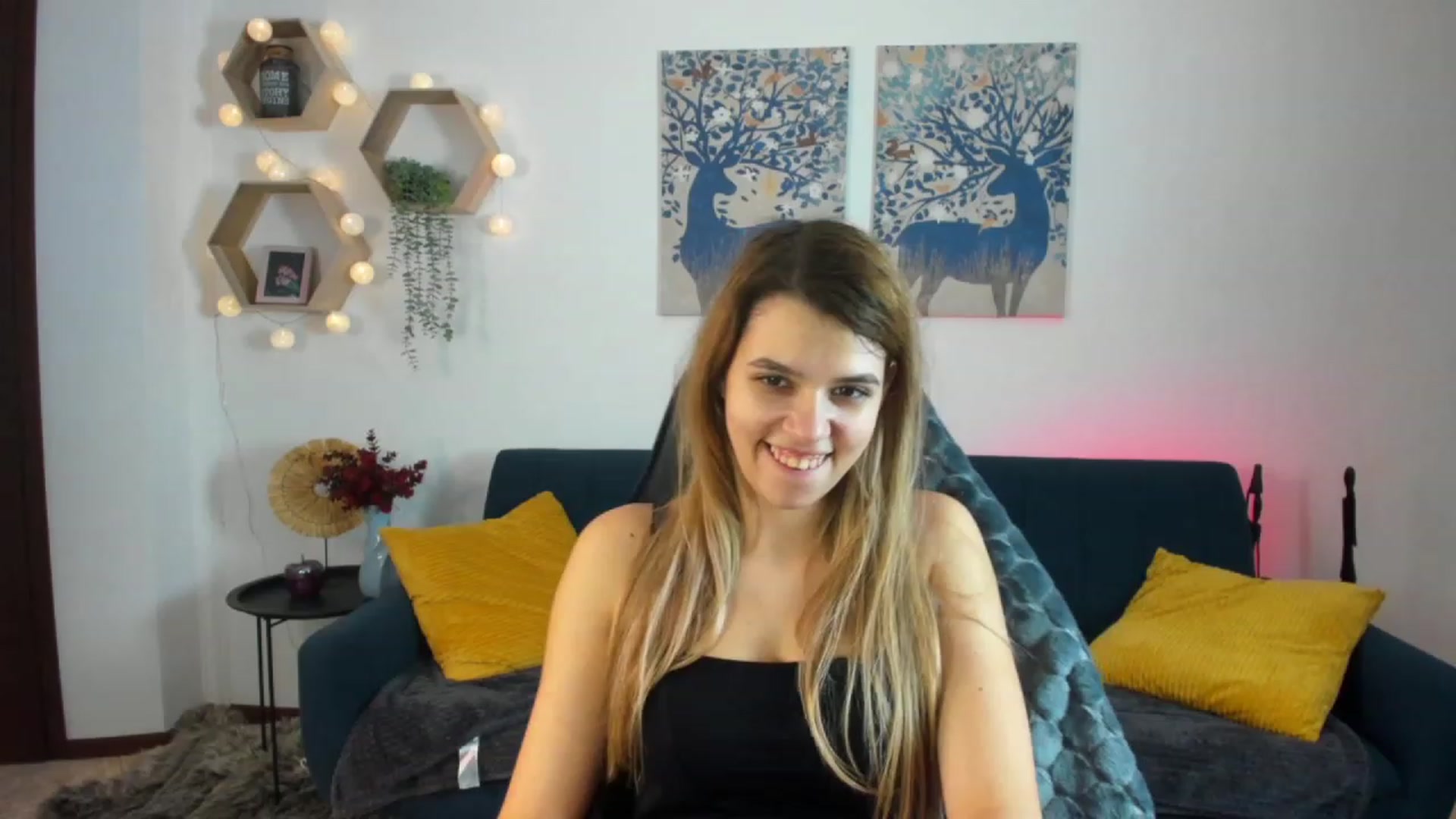 Gallery image thumbnail from Elsa_Fox's myfreecams stream on, 12/22/2022, 12:56 image 1 of 20