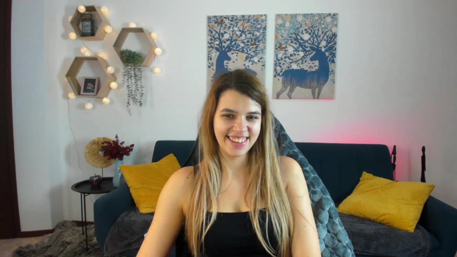 Gallery image thumbnail from Elsa_Fox's myfreecams stream on, 12/22/2022, 12:56 image 12 of 20