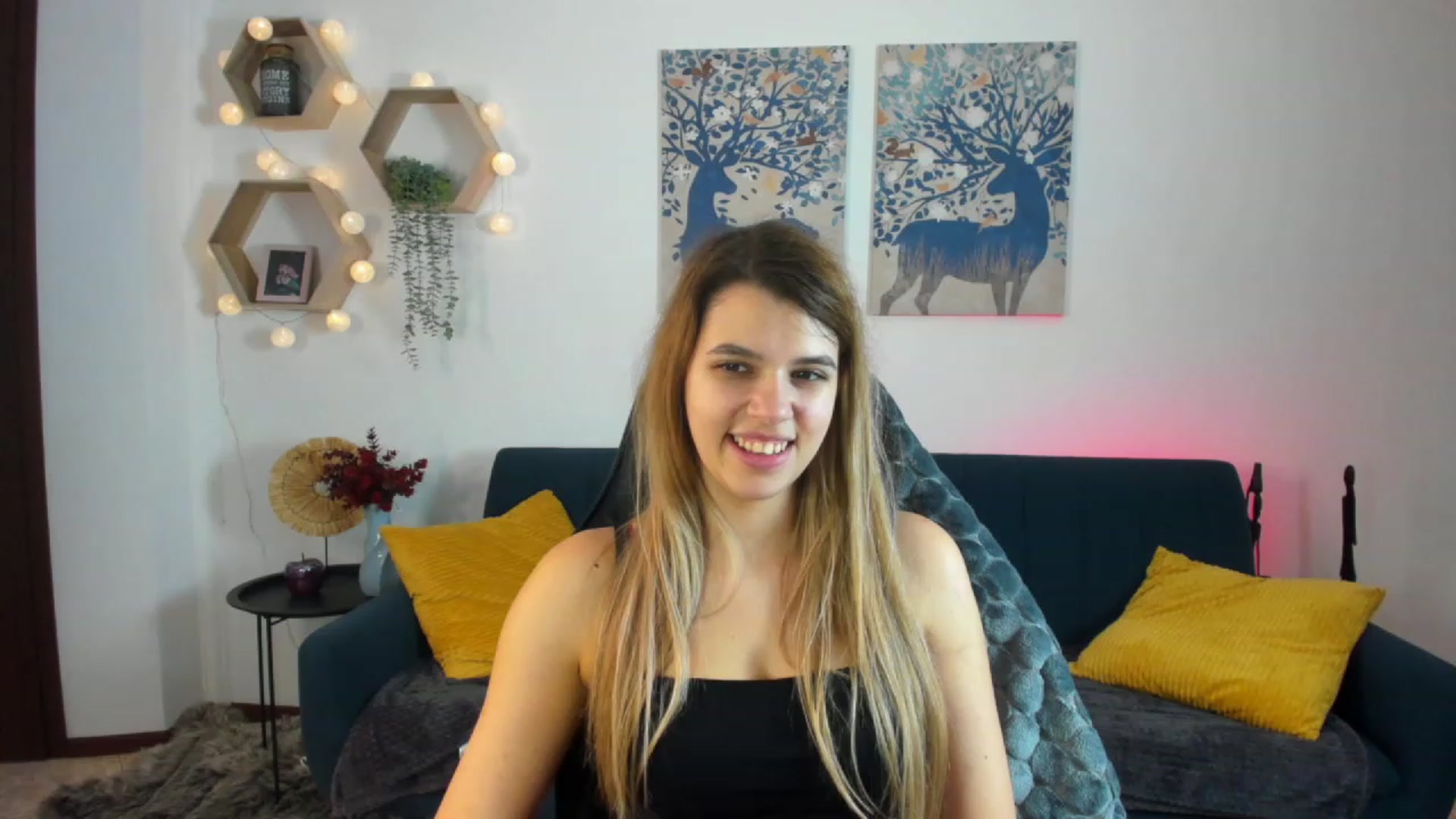 Gallery image thumbnail from Elsa_Fox's myfreecams stream on, 12/22/2022, 12:56 image 14 of 20