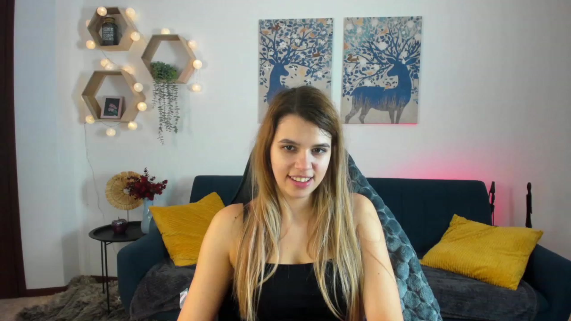 Gallery image thumbnail from Elsa_Fox's myfreecams stream on, 12/22/2022, 12:56 image 5 of 20