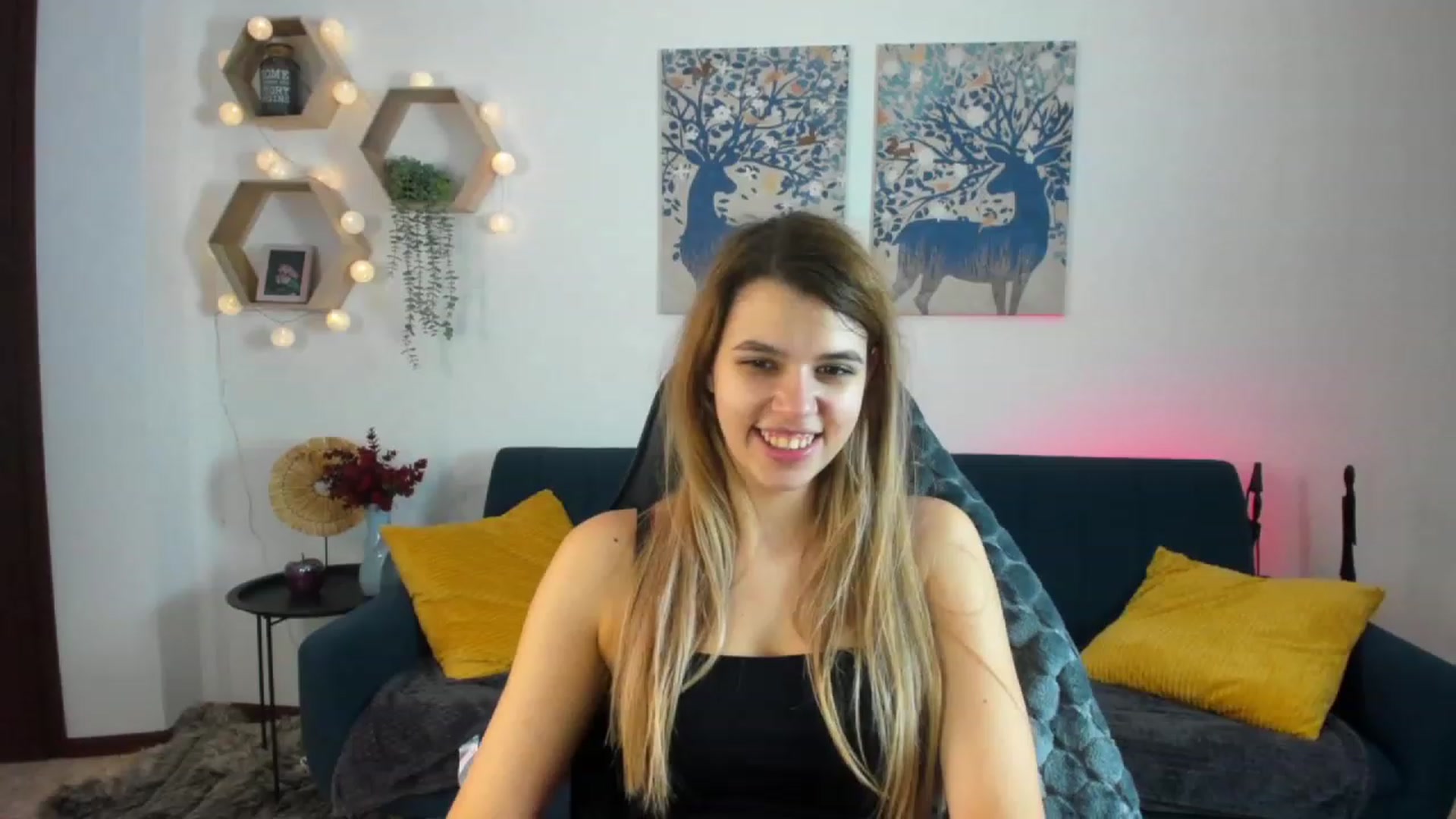 Gallery image thumbnail from Elsa_Fox's myfreecams stream on, 12/22/2022, 12:56 image 3 of 20
