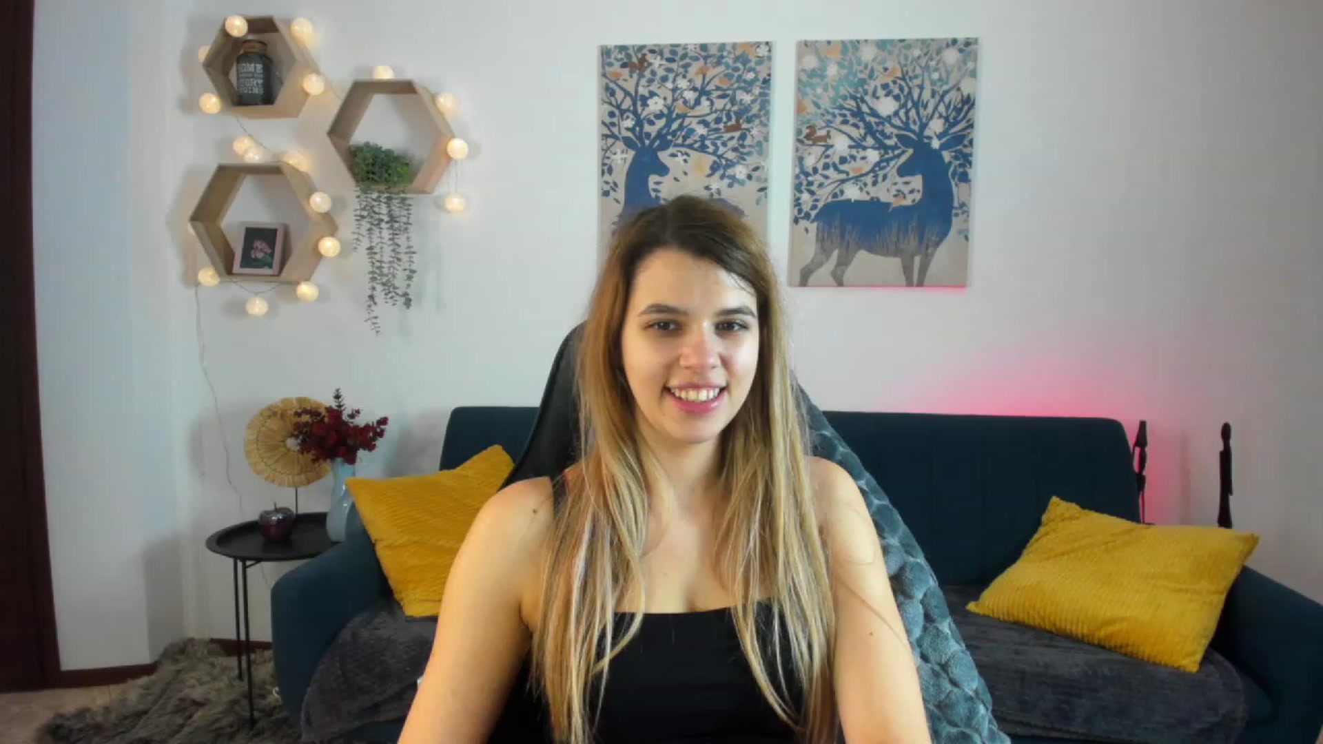 Gallery image thumbnail from Elsa_Fox's myfreecams stream on, 12/22/2022, 12:56 image 6 of 20