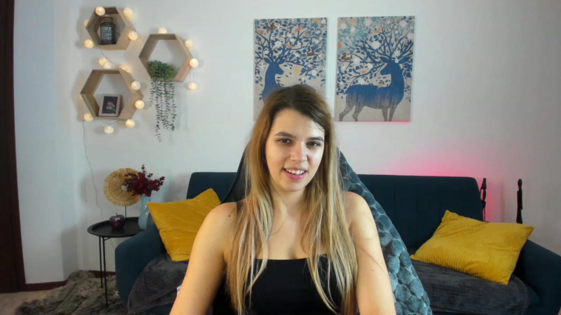 Gallery image thumbnail from Elsa_Fox's myfreecams stream on, 12/22/2022, 12:56 image 9 of 20
