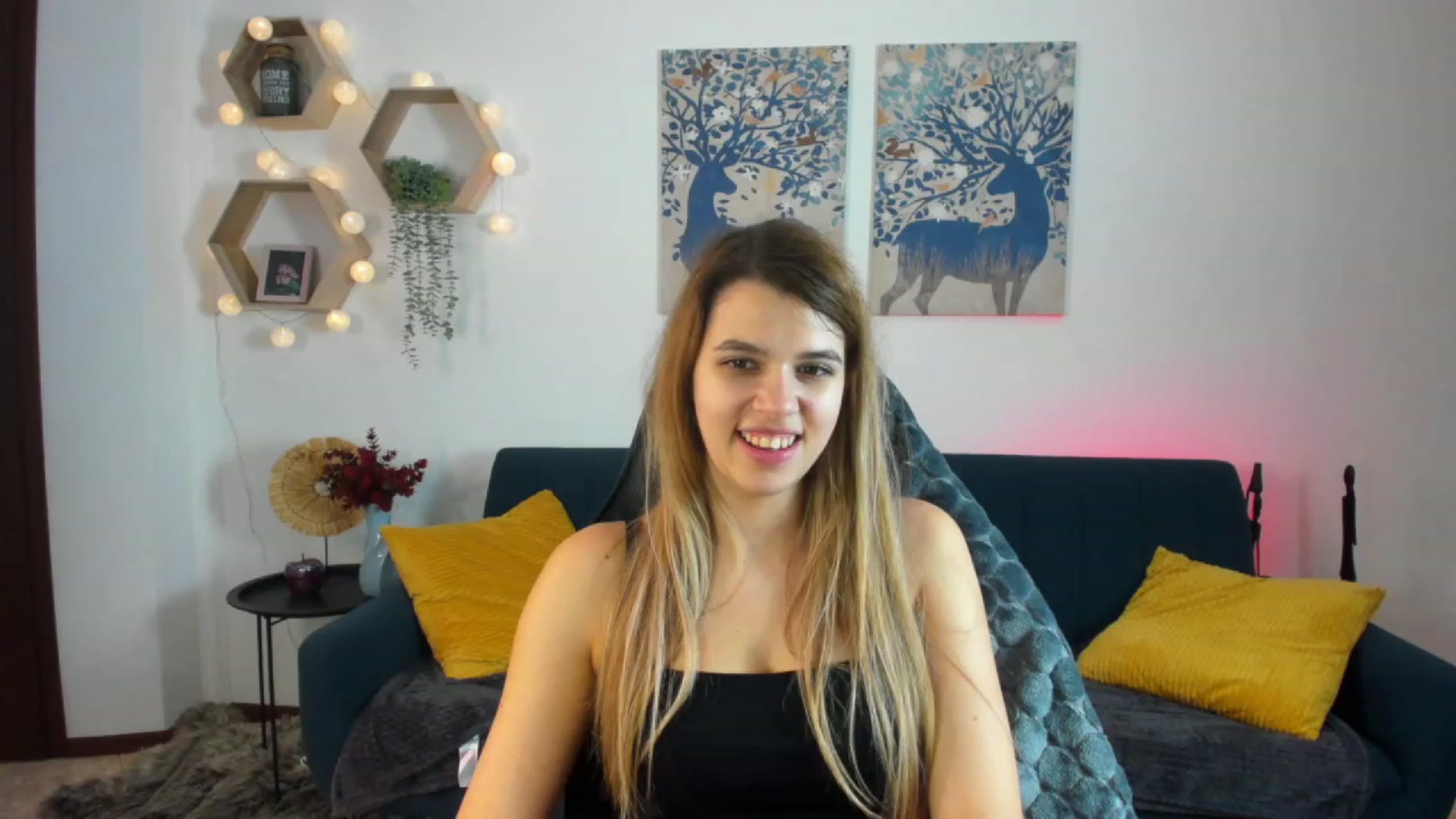 Gallery image thumbnail from Elsa_Fox's myfreecams stream on, 12/22/2022, 12:56 image 10 of 20