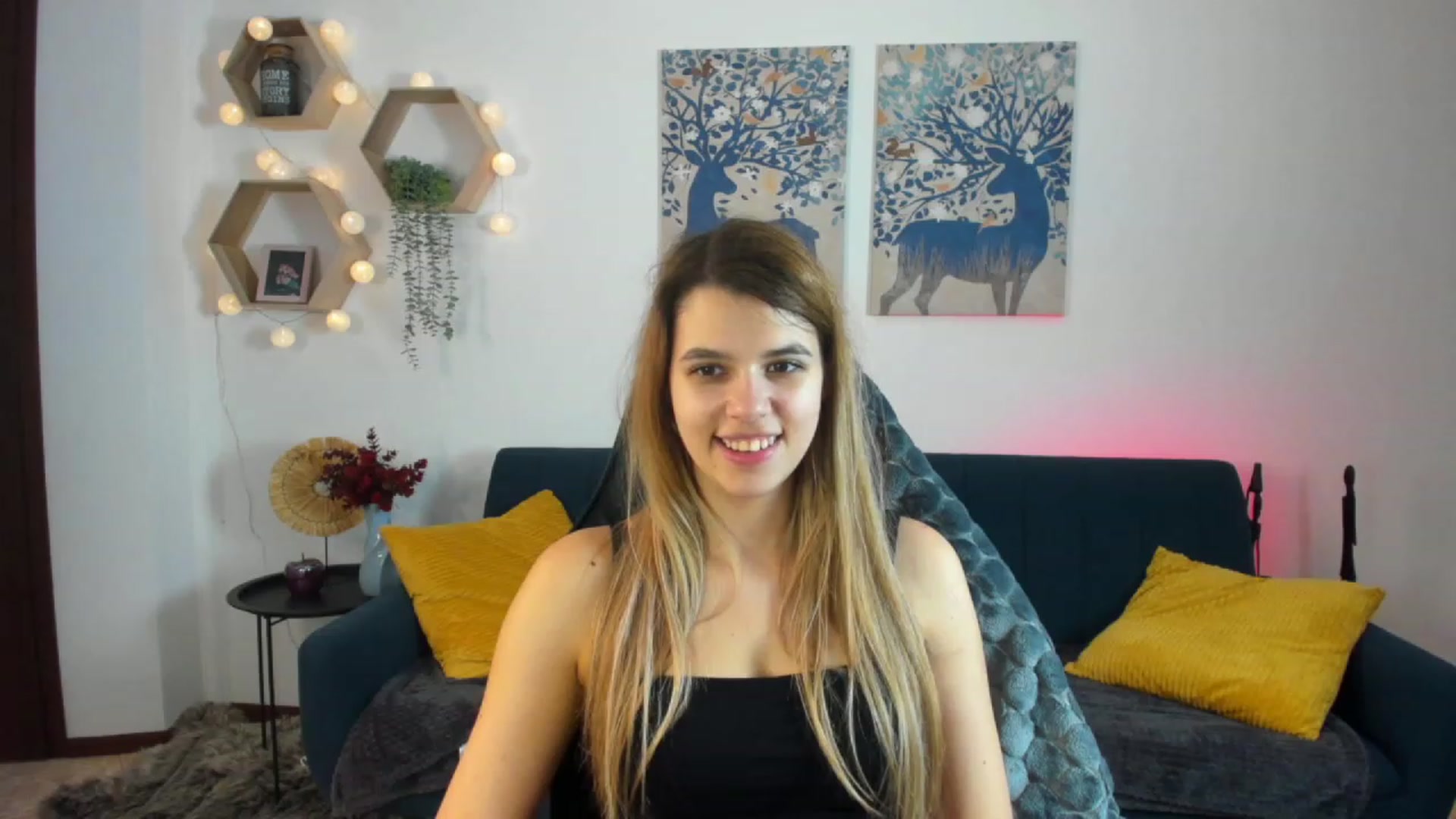 Gallery image thumbnail from Elsa_Fox's myfreecams stream on, 12/22/2022, 12:56 image 15 of 20