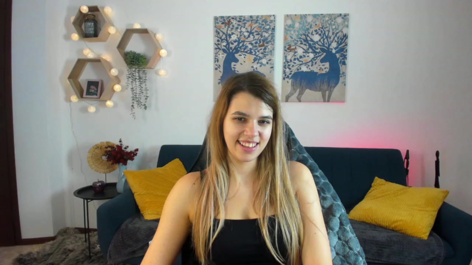 Gallery image thumbnail from Elsa_Fox's myfreecams stream on, 12/22/2022, 12:56 image 13 of 20