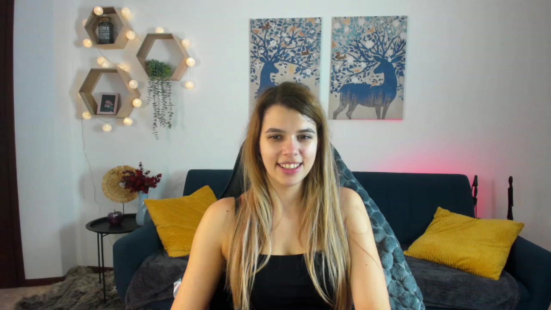 Gallery image thumbnail from Elsa_Fox's myfreecams stream on, 12/22/2022, 12:56 image 4 of 20
