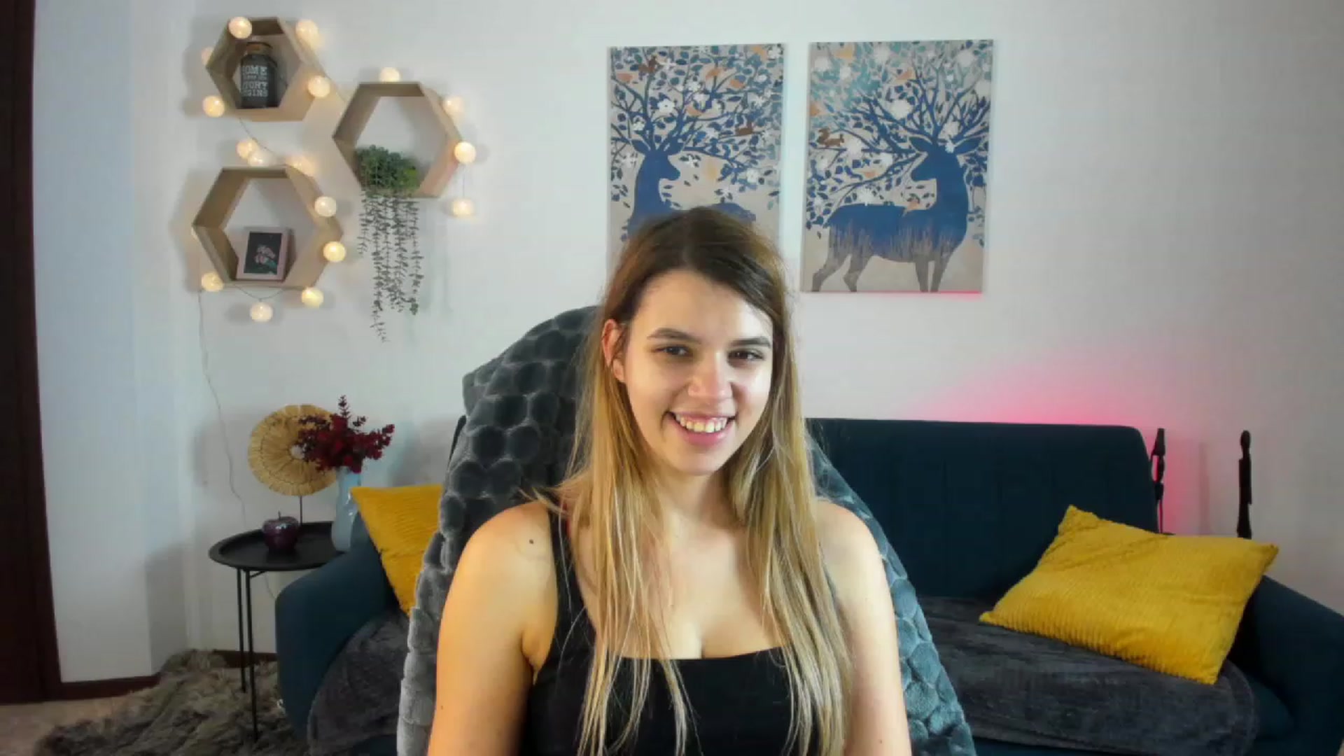 Gallery image thumbnail from Elsa_Fox's myfreecams stream on, 12/22/2022, 14:09 image 2 of 20