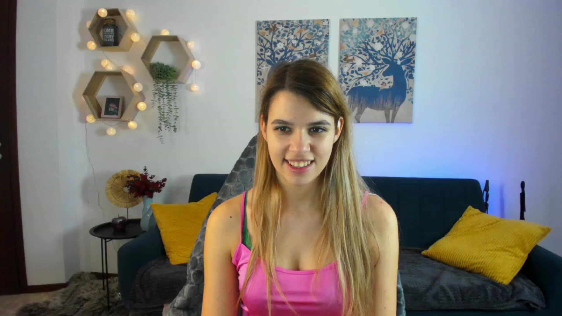 Gallery image thumbnail from Elsa_Fox's myfreecams stream on, 12/23/2022, 10:06 image 19 of 20