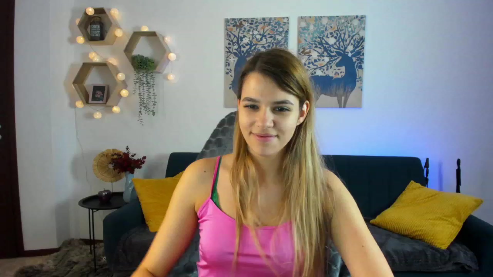 Gallery image thumbnail from Elsa_Fox's myfreecams stream on, 12/23/2022, 10:06 image 5 of 20