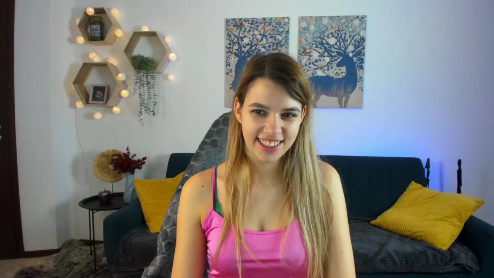 Gallery image thumbnail from Elsa_Fox's myfreecams stream on, 12/23/2022, 10:06 image 8 of 20