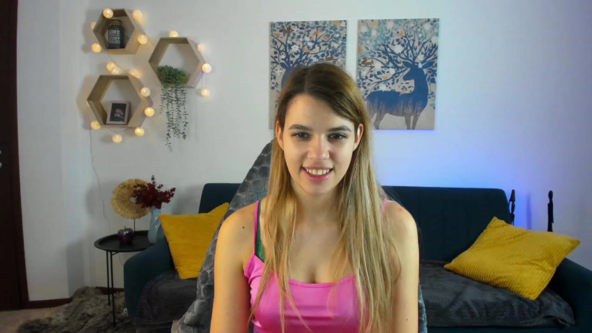 Gallery image thumbnail from Elsa_Fox's myfreecams stream on, 12/23/2022, 10:06 image 18 of 20