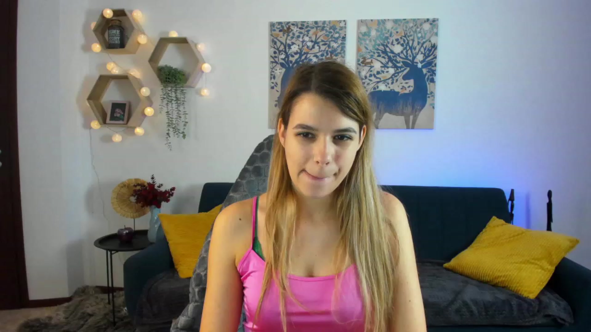 Gallery image thumbnail from Elsa_Fox's myfreecams stream on, 12/23/2022, 10:06 image 6 of 20