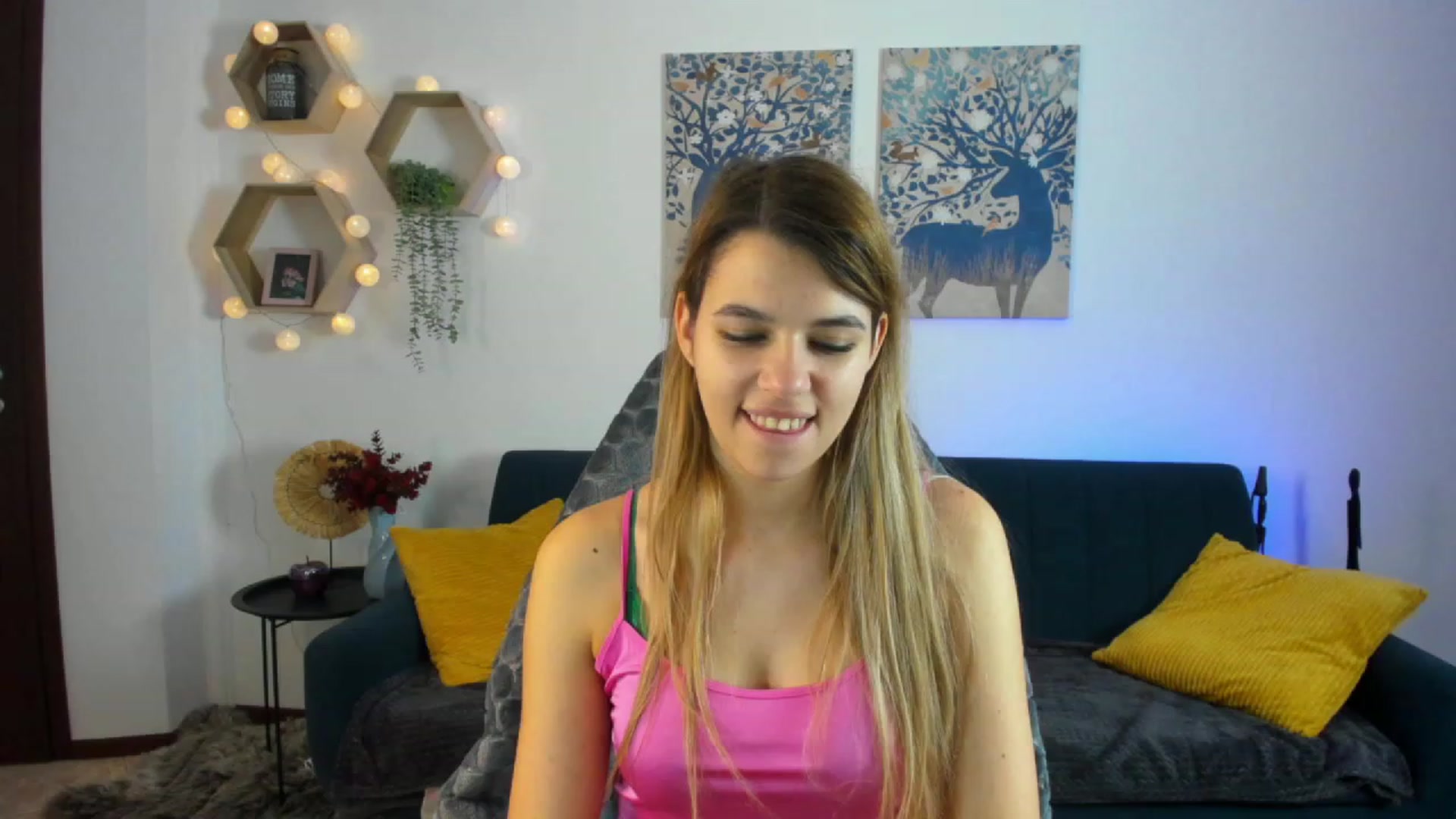Gallery image thumbnail from Elsa_Fox's myfreecams stream on, 12/23/2022, 10:06 image 14 of 20