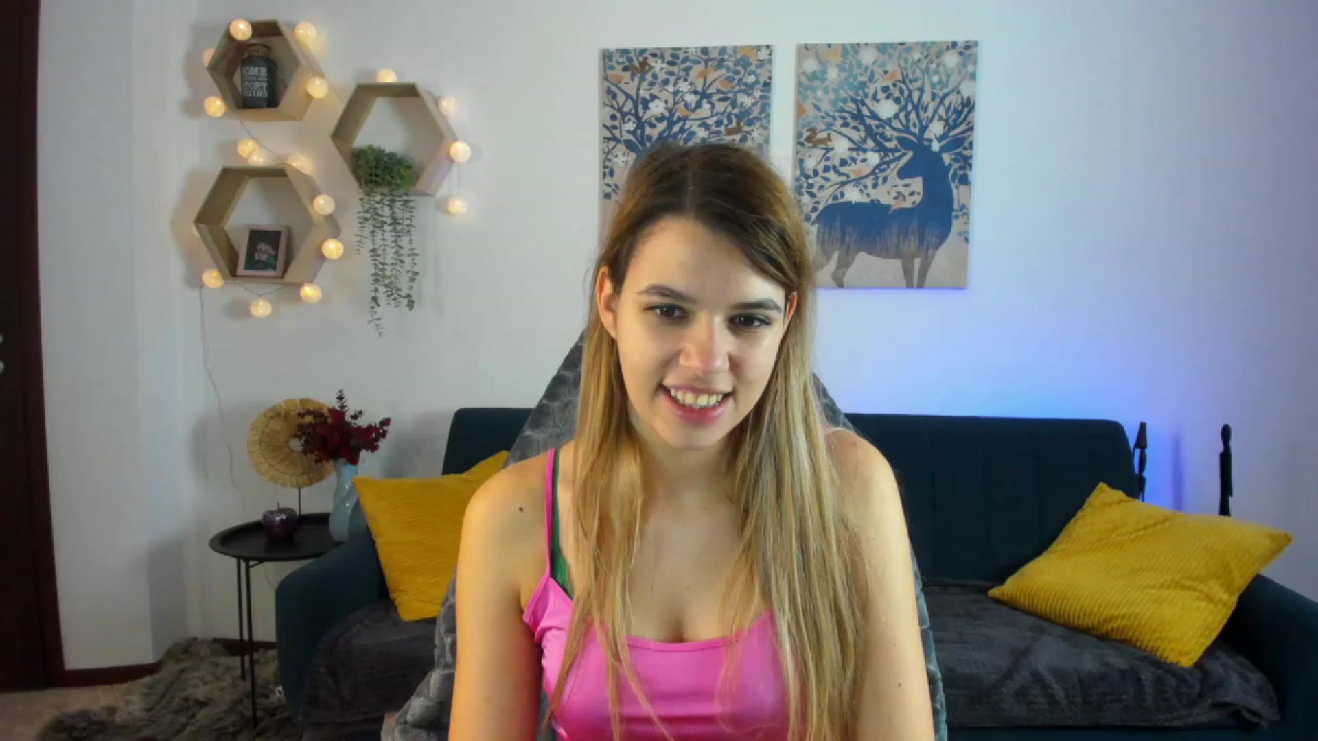 Gallery image thumbnail from Elsa_Fox's myfreecams stream on, 12/23/2022, 10:06 image 12 of 20