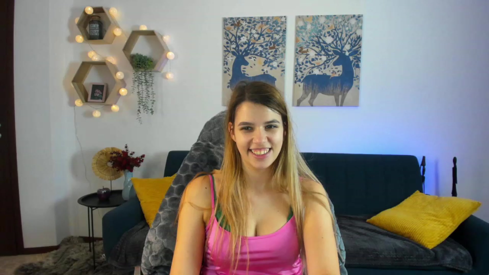 Gallery image thumbnail from Elsa_Fox's myfreecams stream on, 12/23/2022, 13:48 image 8 of 20