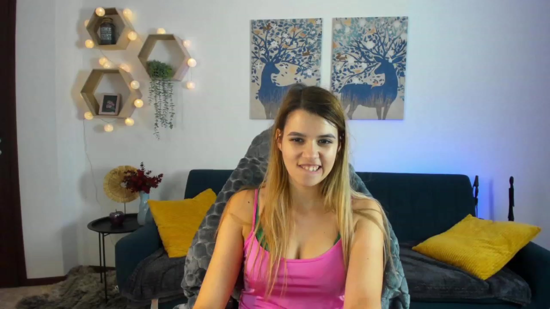 Gallery image thumbnail from Elsa_Fox's myfreecams stream on, 12/23/2022, 13:48 image 1 of 20
