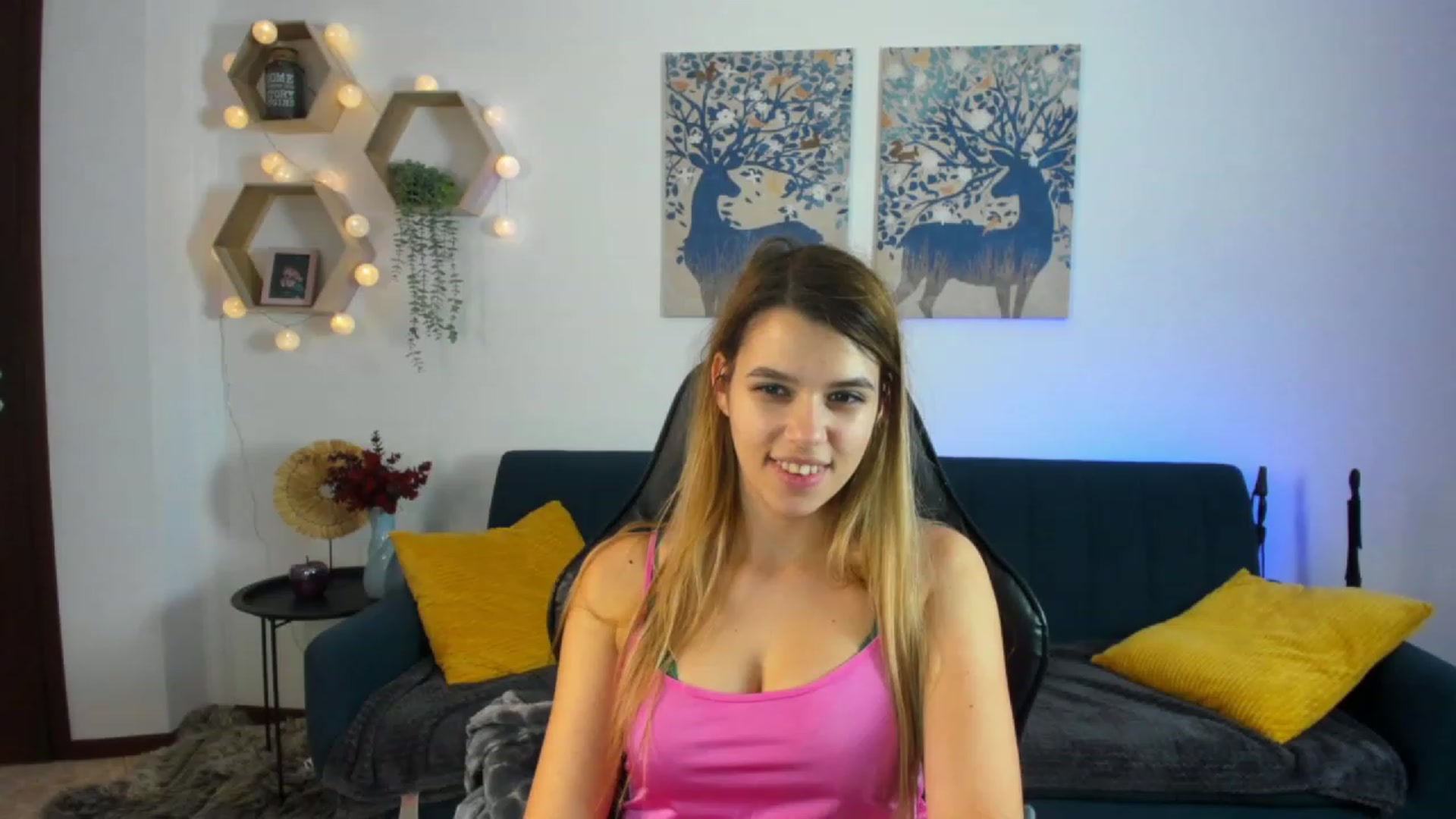 Gallery image thumbnail from Elsa_Fox's myfreecams stream on, 12/23/2022, 13:48 image 9 of 20