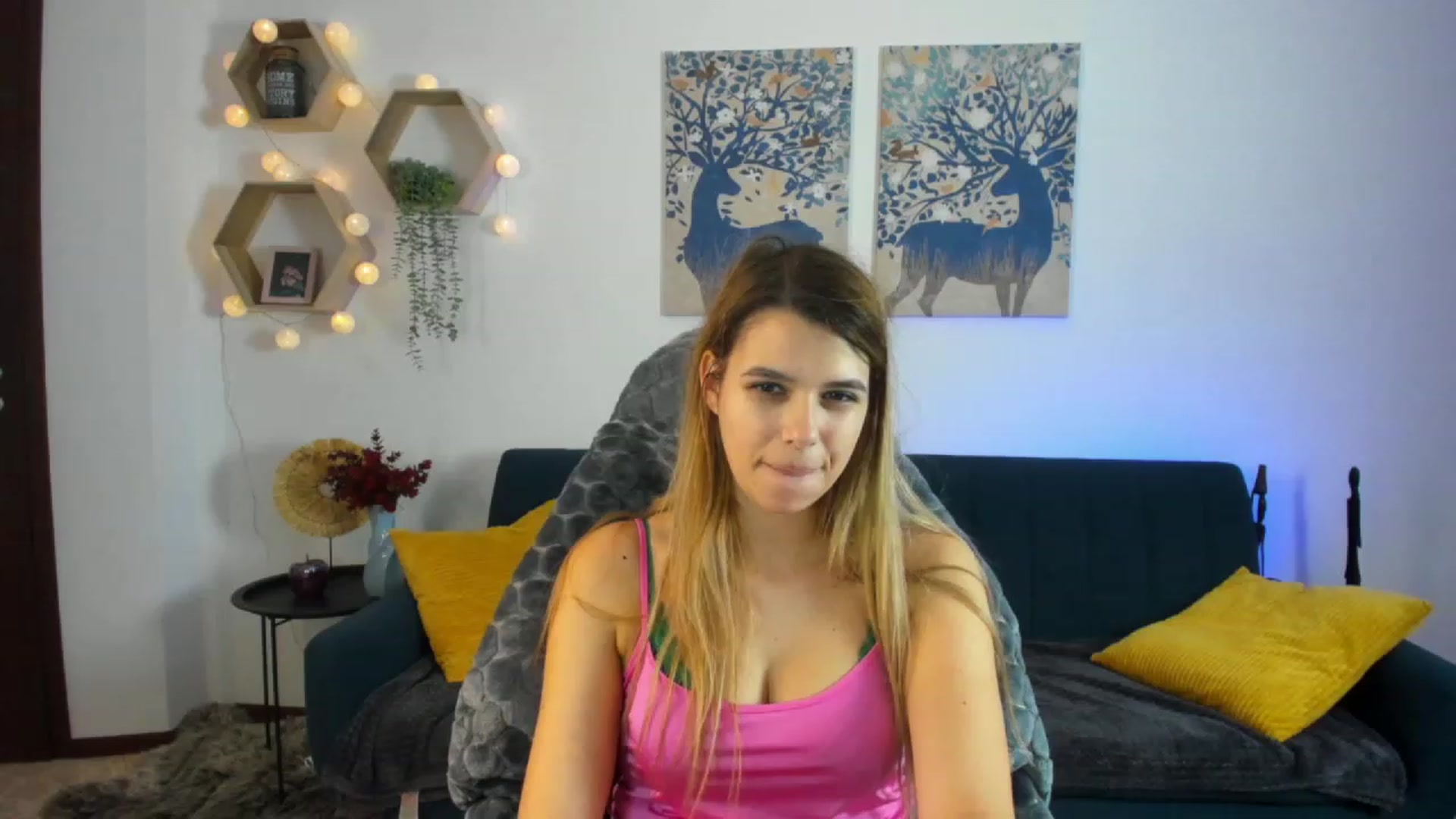 Gallery image thumbnail from Elsa_Fox's myfreecams stream on, 12/23/2022, 13:48 image 6 of 20