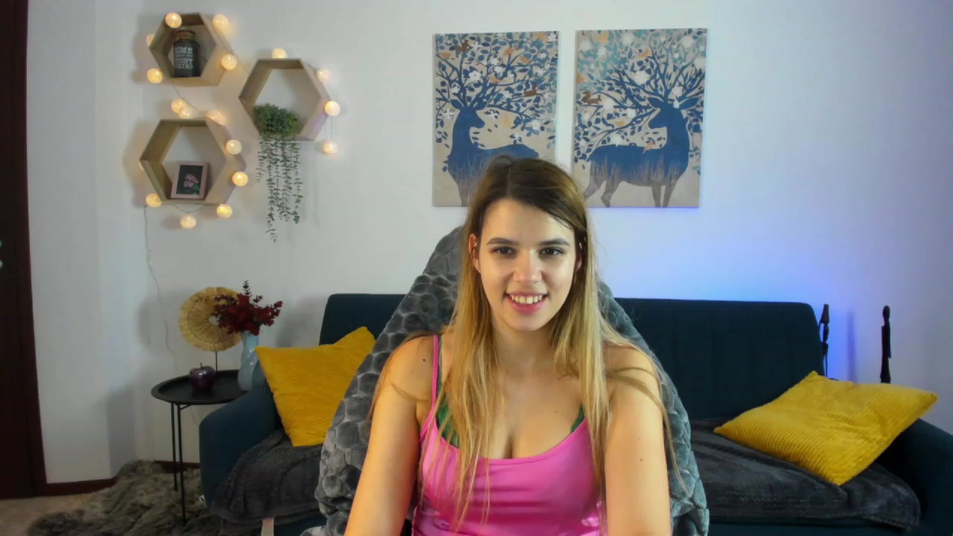 Gallery image thumbnail from Elsa_Fox's myfreecams stream on, 12/23/2022, 13:48 image 3 of 20
