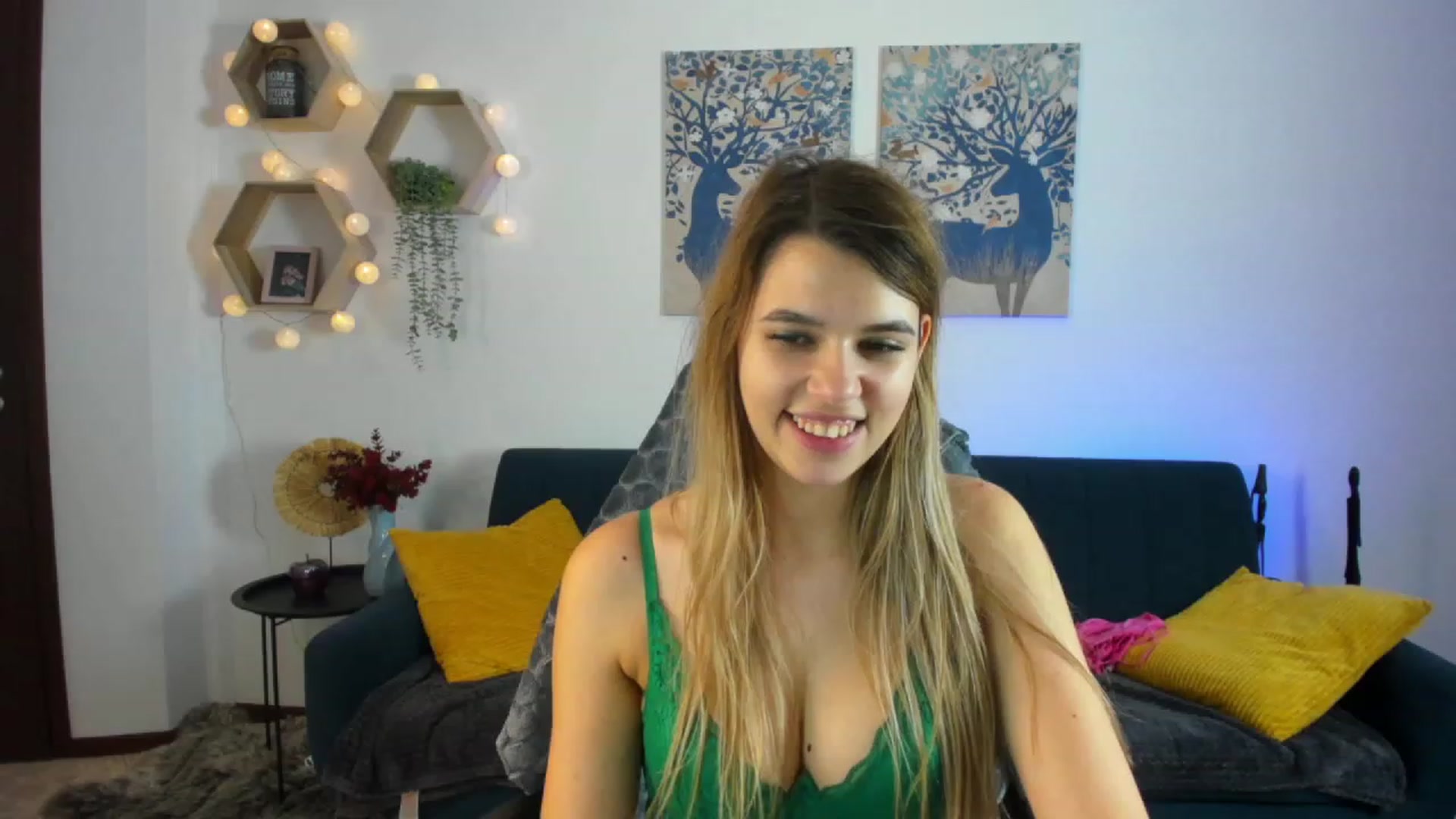 Gallery image thumbnail from Elsa_Fox's myfreecams stream on, 12/23/2022, 14:13 image 5 of 20