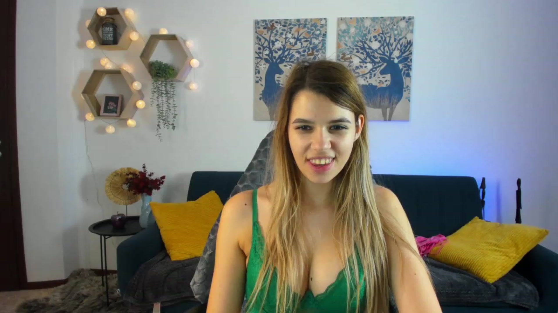 Gallery image thumbnail from Elsa_Fox's myfreecams stream on, 12/23/2022, 14:13 image 4 of 20