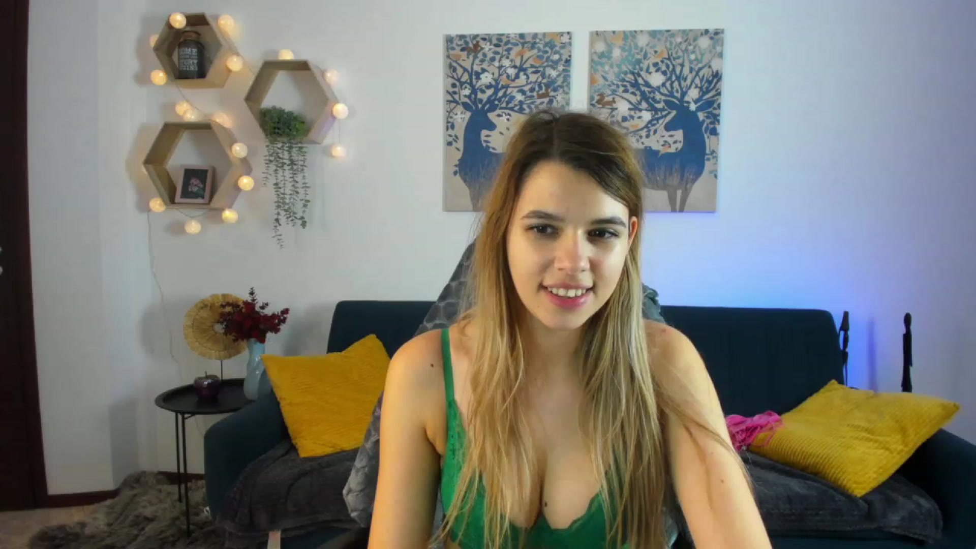 Gallery image thumbnail from Elsa_Fox's myfreecams stream on, 12/23/2022, 14:13 image 2 of 20