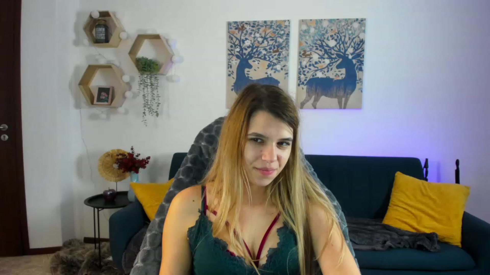 Gallery image thumbnail from Elsa_Fox's myfreecams stream on, 12/29/2022, 13:53 image 8 of 20