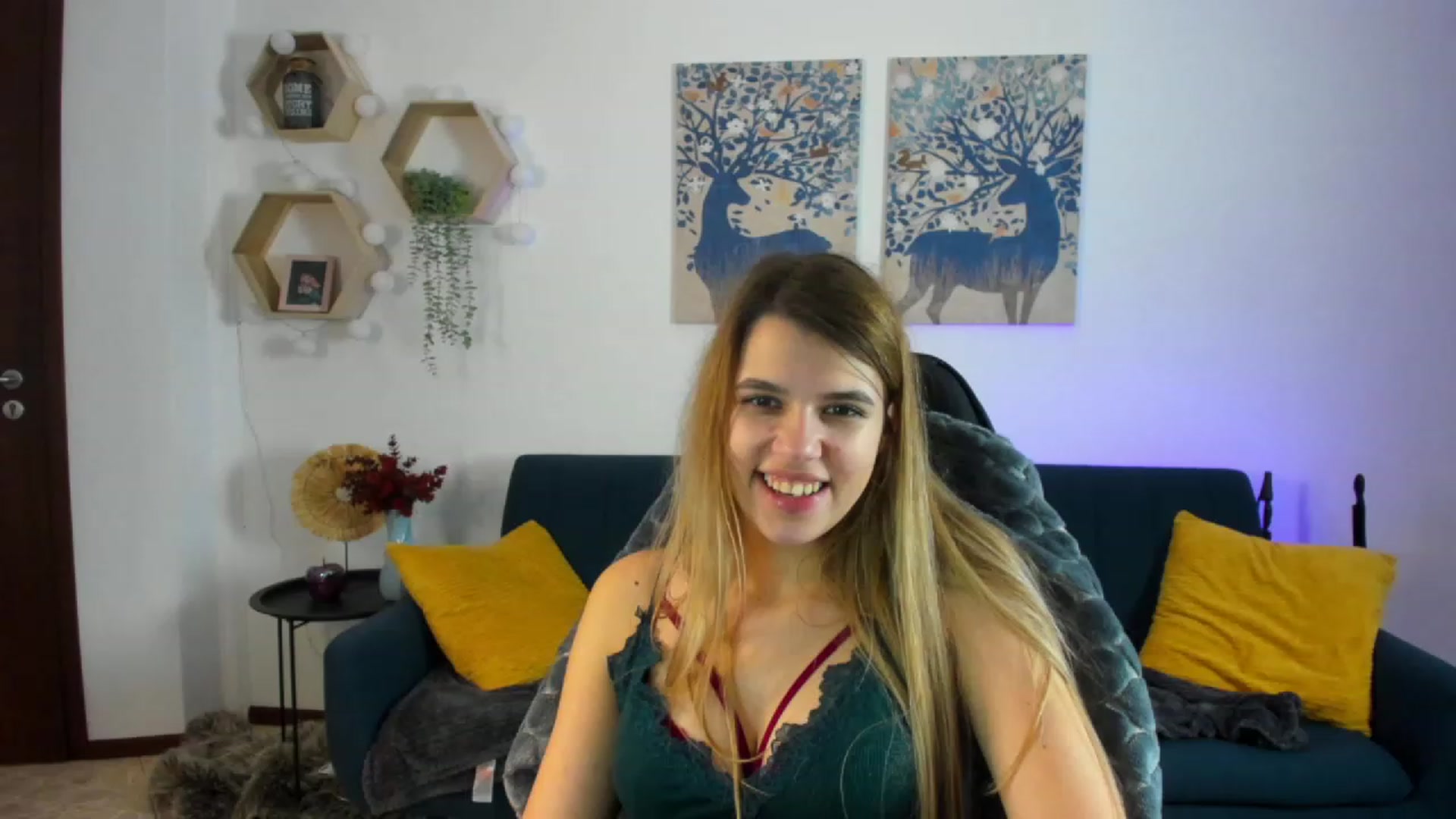 Gallery image thumbnail from Elsa_Fox's myfreecams stream on, 12/29/2022, 13:53 image 16 of 20