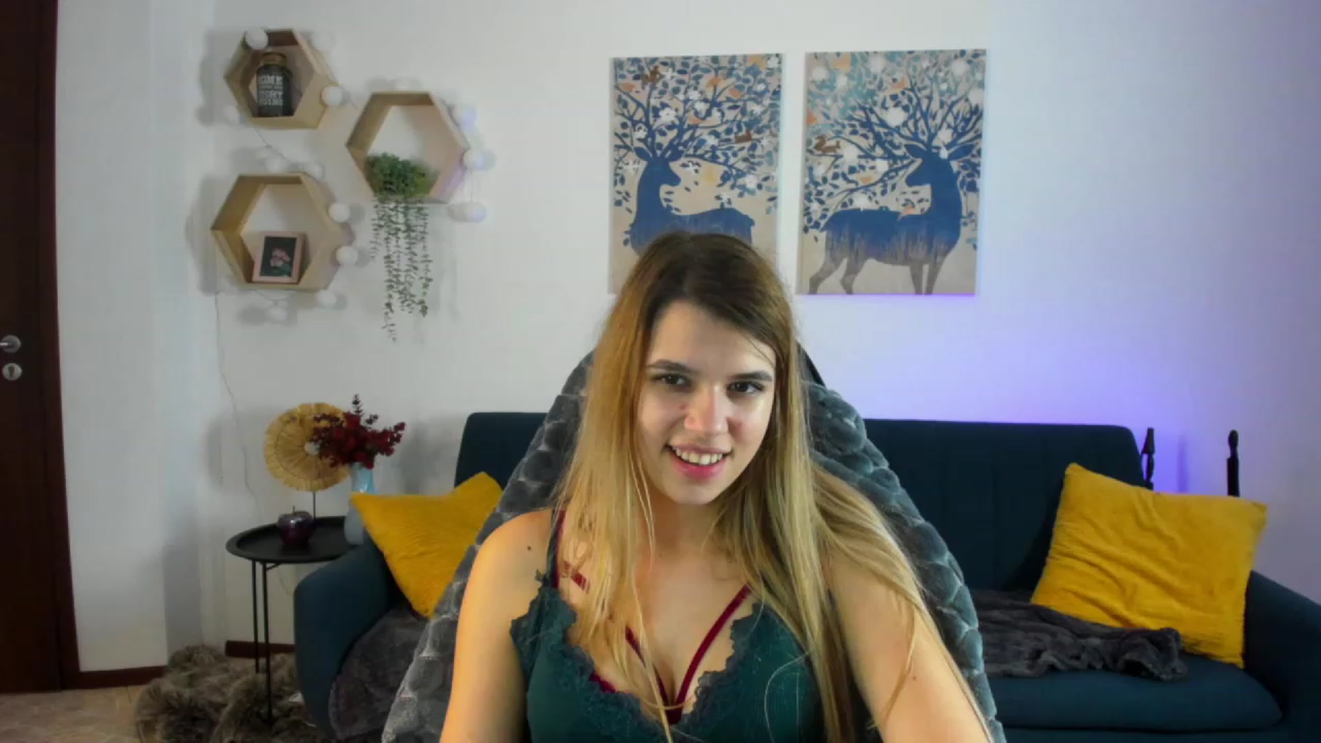 Gallery image thumbnail from Elsa_Fox's myfreecams stream on, 12/29/2022, 13:53 image 18 of 20
