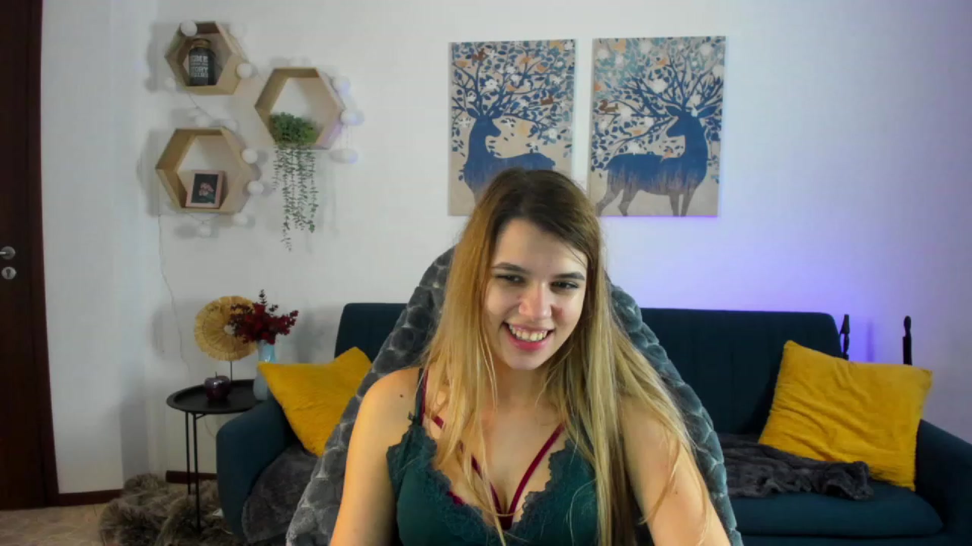 Gallery image thumbnail from Elsa_Fox's myfreecams stream on, 12/29/2022, 13:53 image 11 of 20