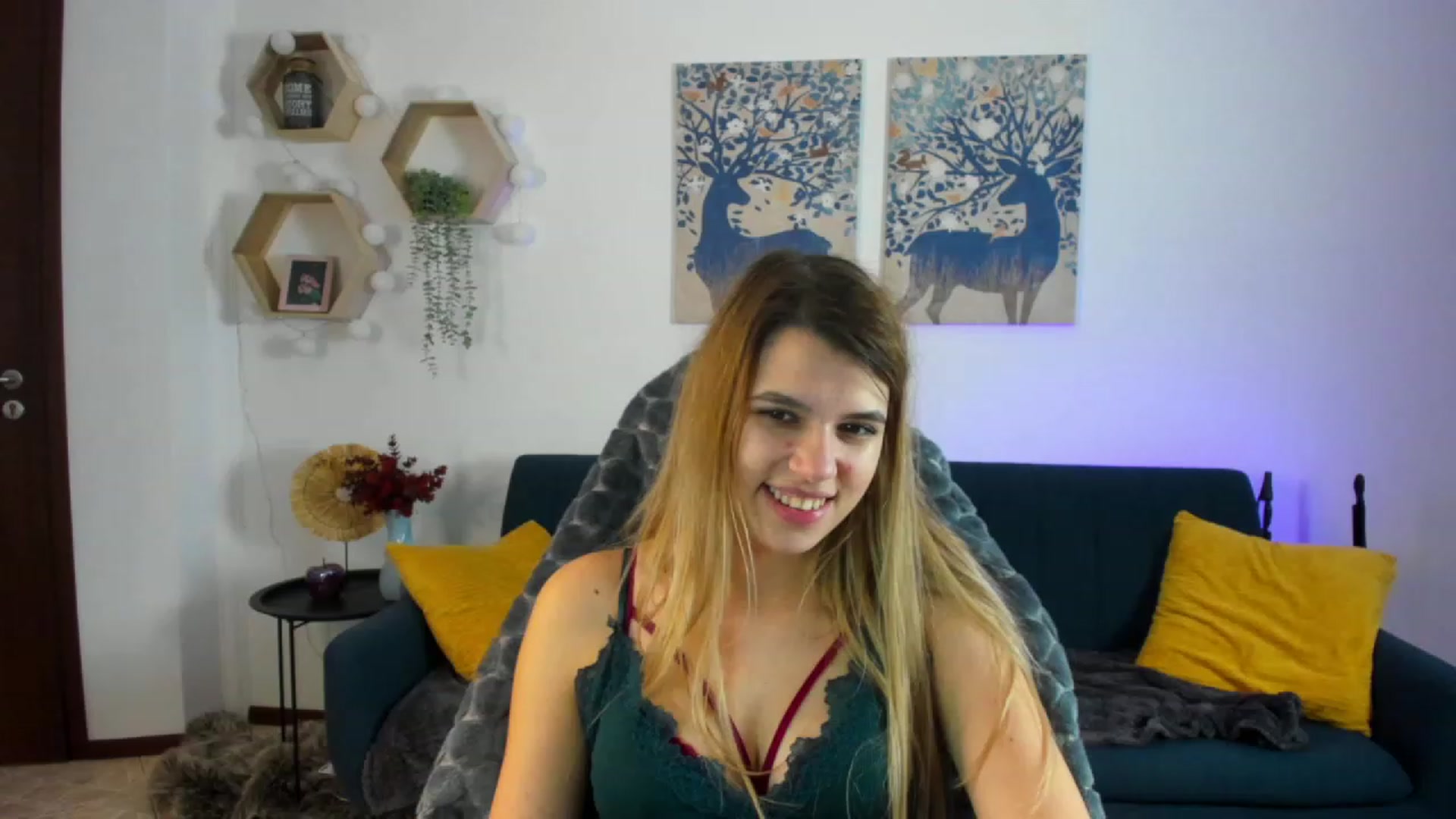 Gallery image thumbnail from Elsa_Fox's myfreecams stream on, 12/29/2022, 13:53 image 9 of 20