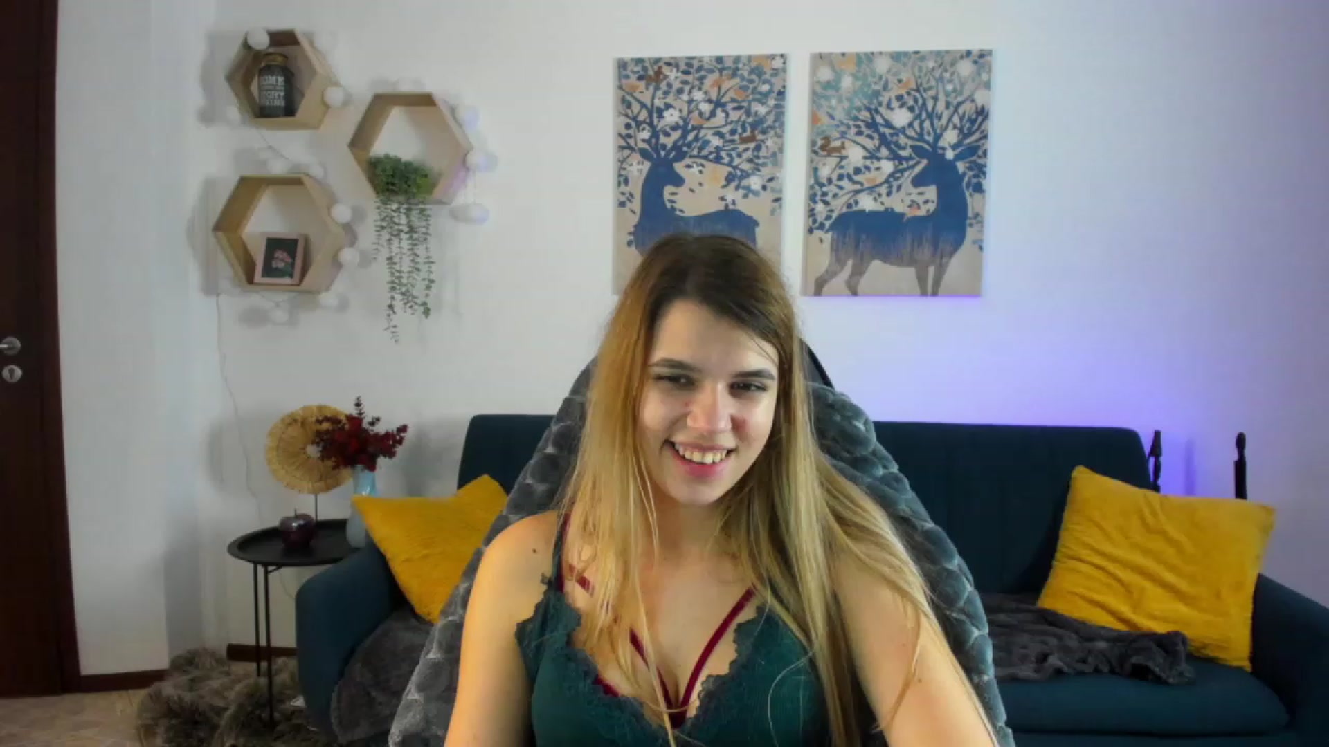 Gallery image thumbnail from Elsa_Fox's myfreecams stream on, 12/29/2022, 13:53 image 19 of 20