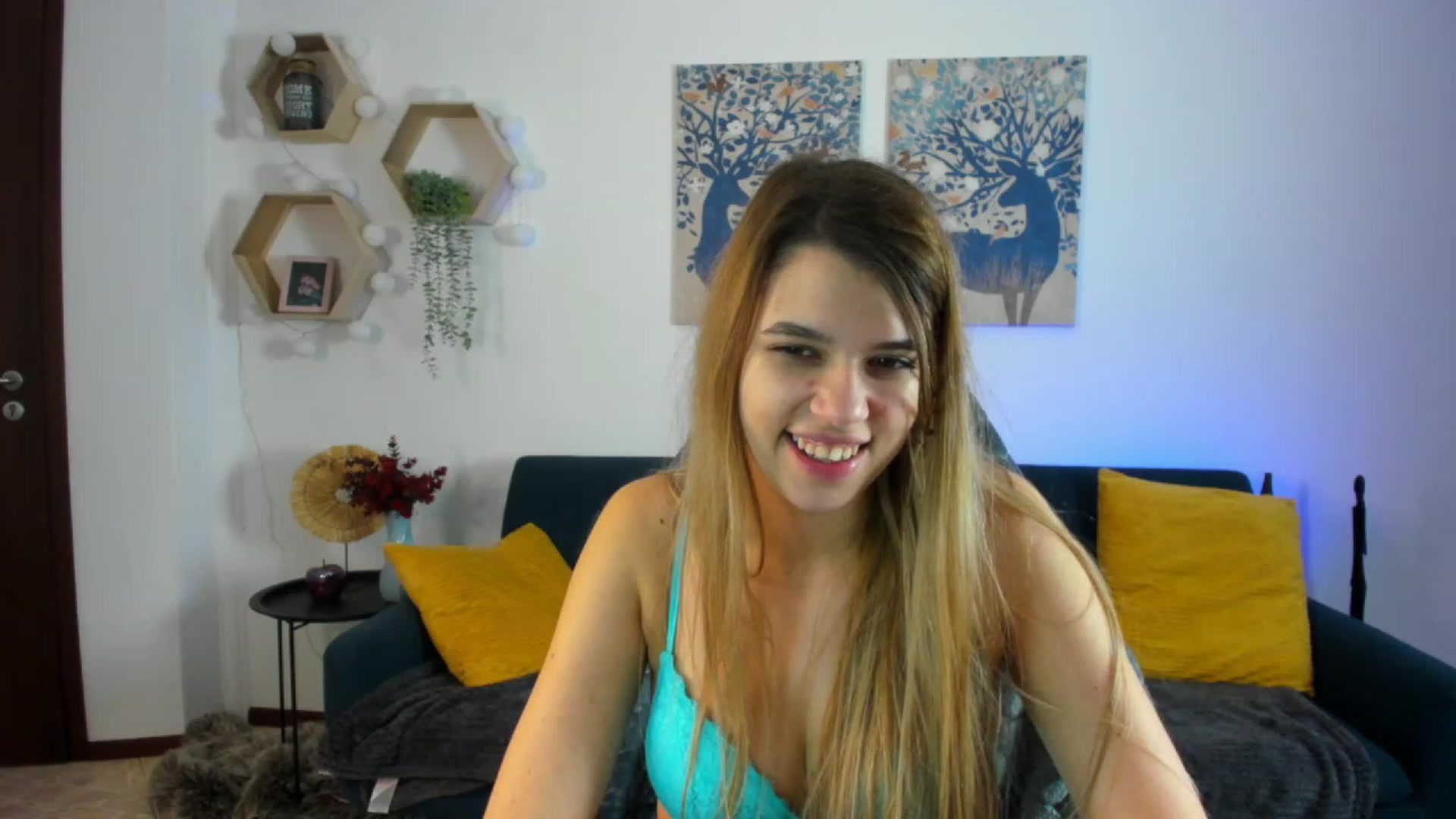 Gallery image thumbnail from Elsa_Fox's myfreecams stream on, 12/30/2022, 11:35 image 18 of 20