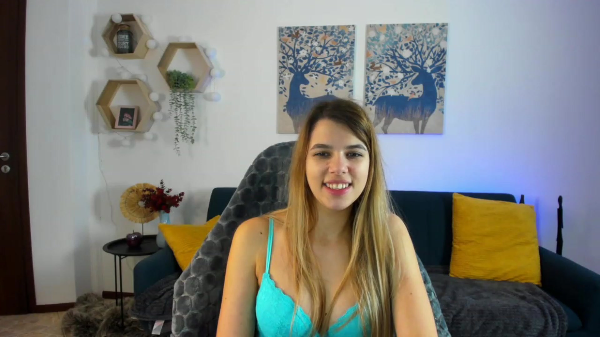 Gallery image thumbnail from Elsa_Fox's myfreecams stream on, 12/30/2022, 11:35 image 16 of 20