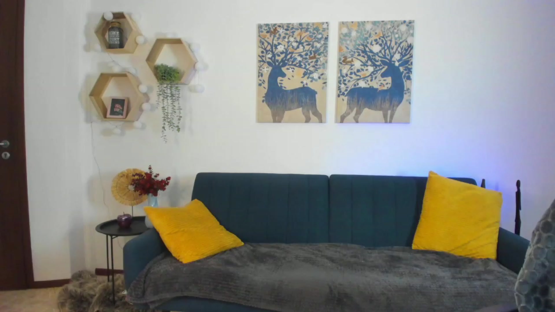 Gallery image thumbnail from Elsa_Fox's myfreecams stream on, 12/30/2022, 16:16 image 4 of 20