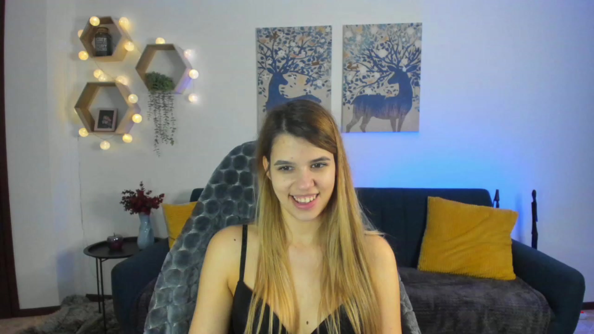 Gallery image thumbnail from Elsa_Fox's myfreecams stream on, 01/08/2023, 11:32 image 16 of 20