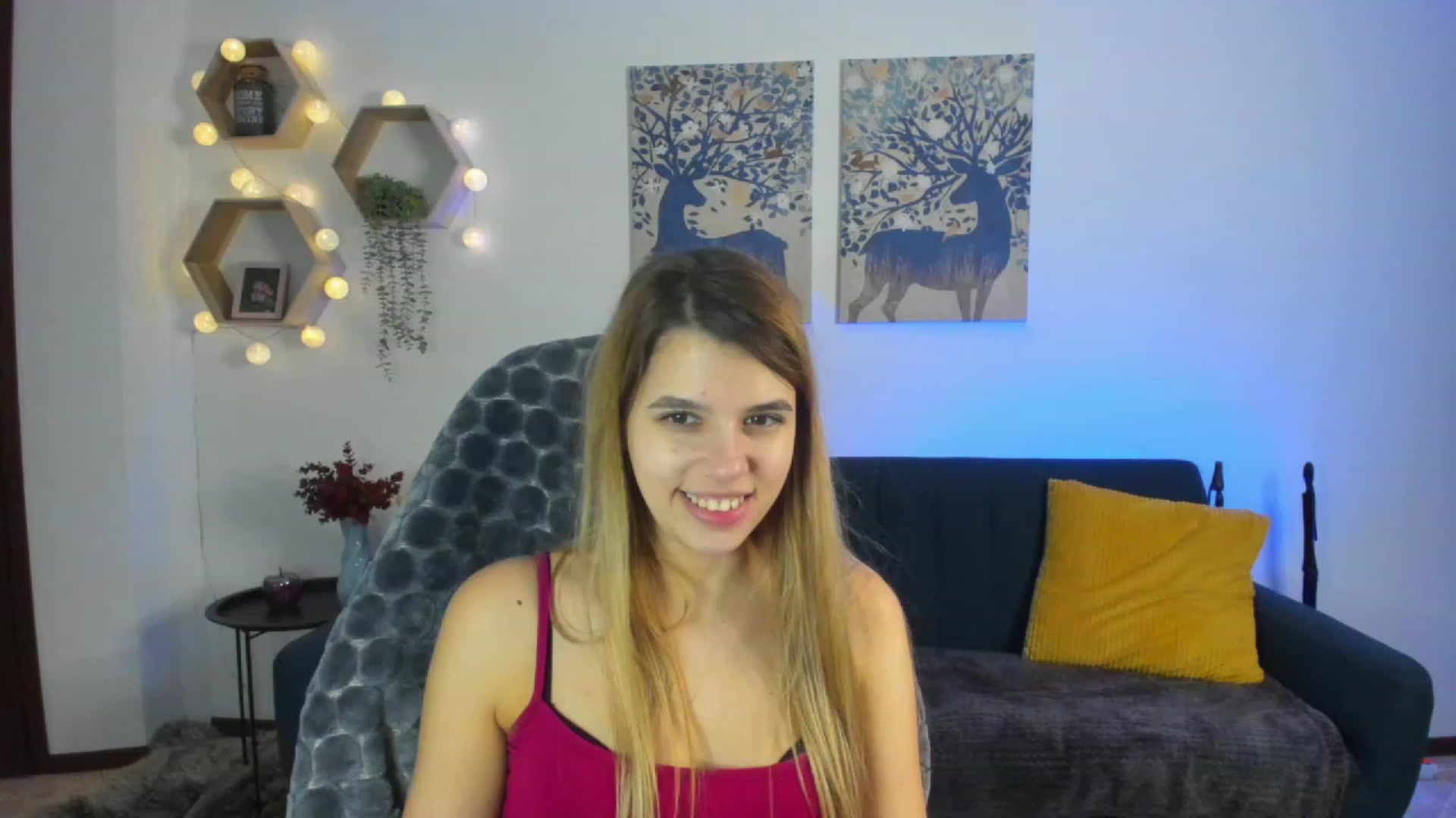 Gallery image thumbnail from Elsa_Fox's myfreecams stream on, 01/08/2023, 12:48 image 3 of 20