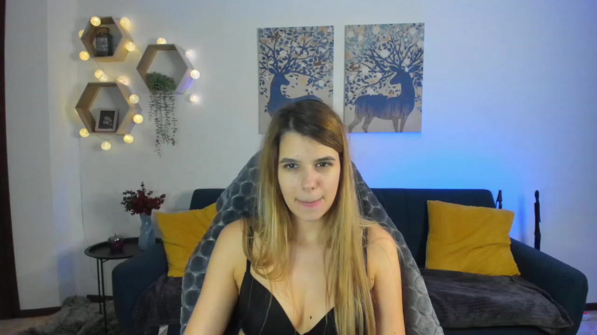 Gallery image thumbnail from Elsa_Fox's myfreecams stream on, 01/08/2023, 13:57 image 16 of 20