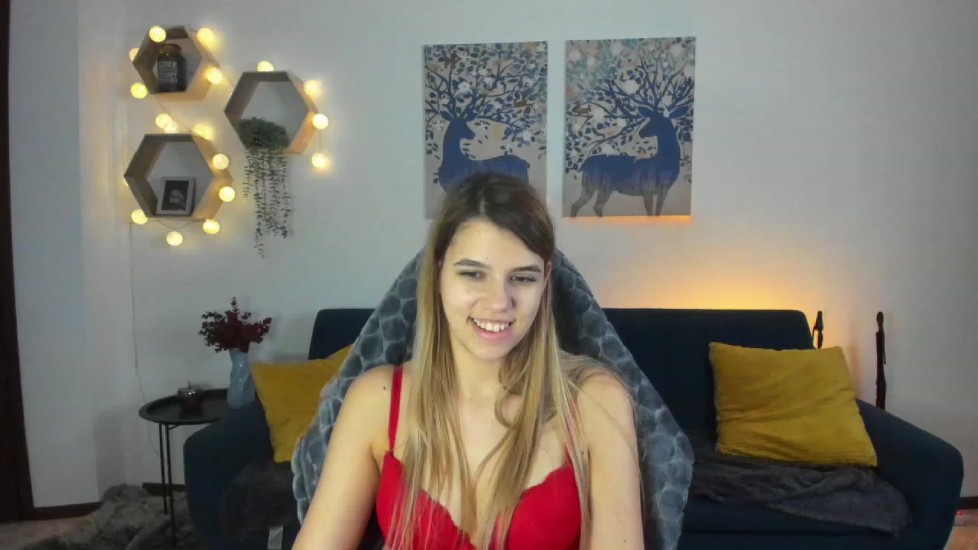 Gallery image thumbnail from Elsa_Fox's myfreecams stream on, 01/09/2023, 12:33 image 18 of 20
