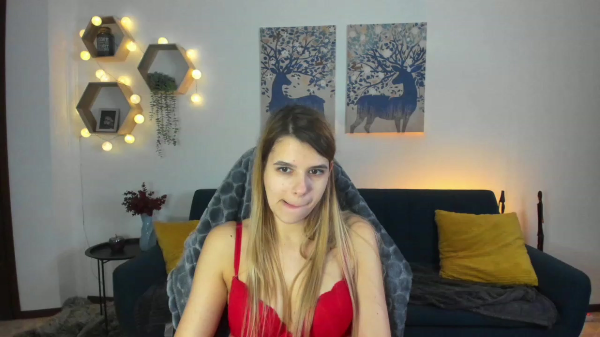Gallery image thumbnail from Elsa_Fox's myfreecams stream on, 01/09/2023, 12:33 image 17 of 20