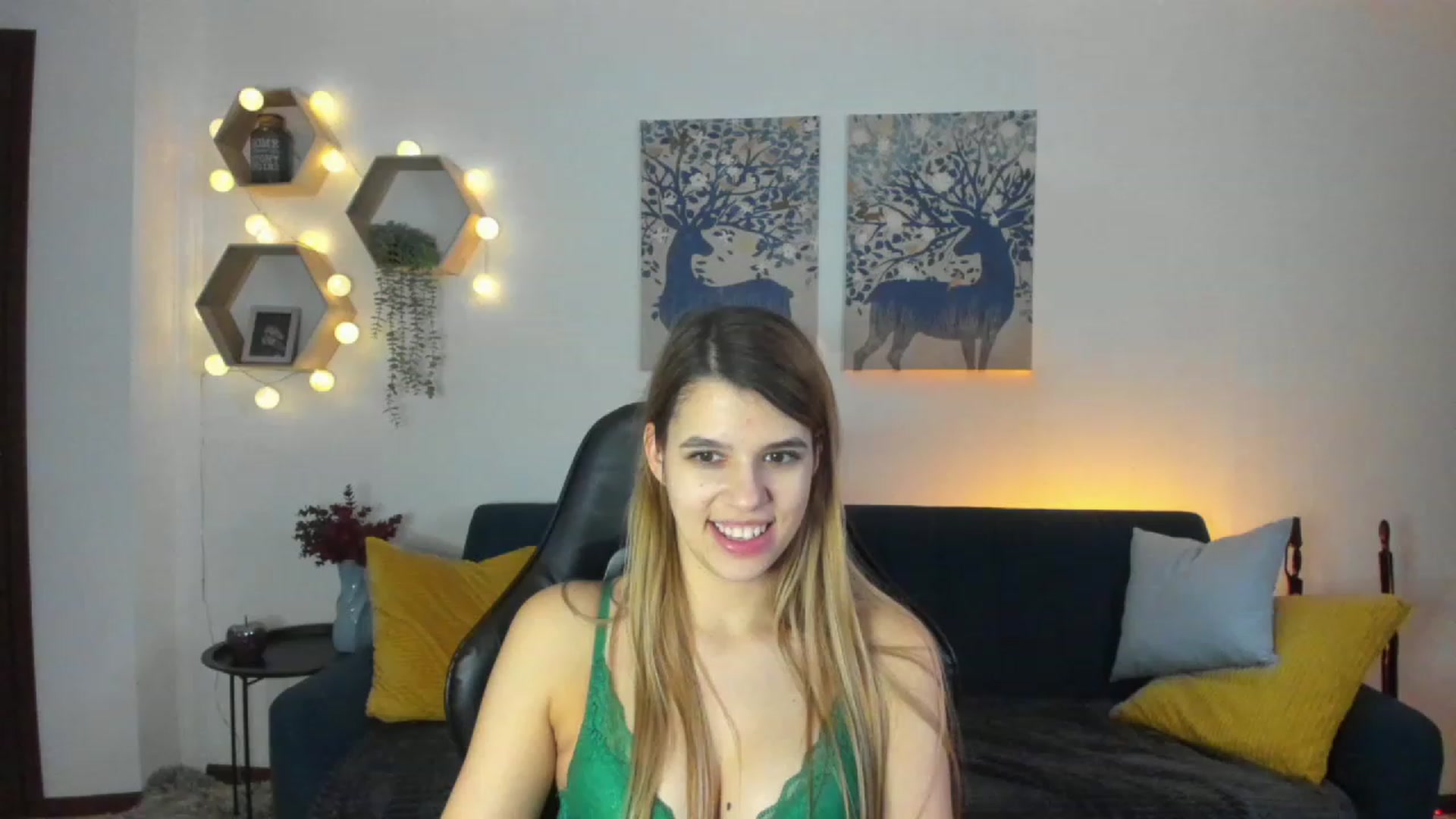 Gallery image thumbnail from Elsa_Fox's myfreecams stream on, 01/10/2023, 12:07 image 19 of 20
