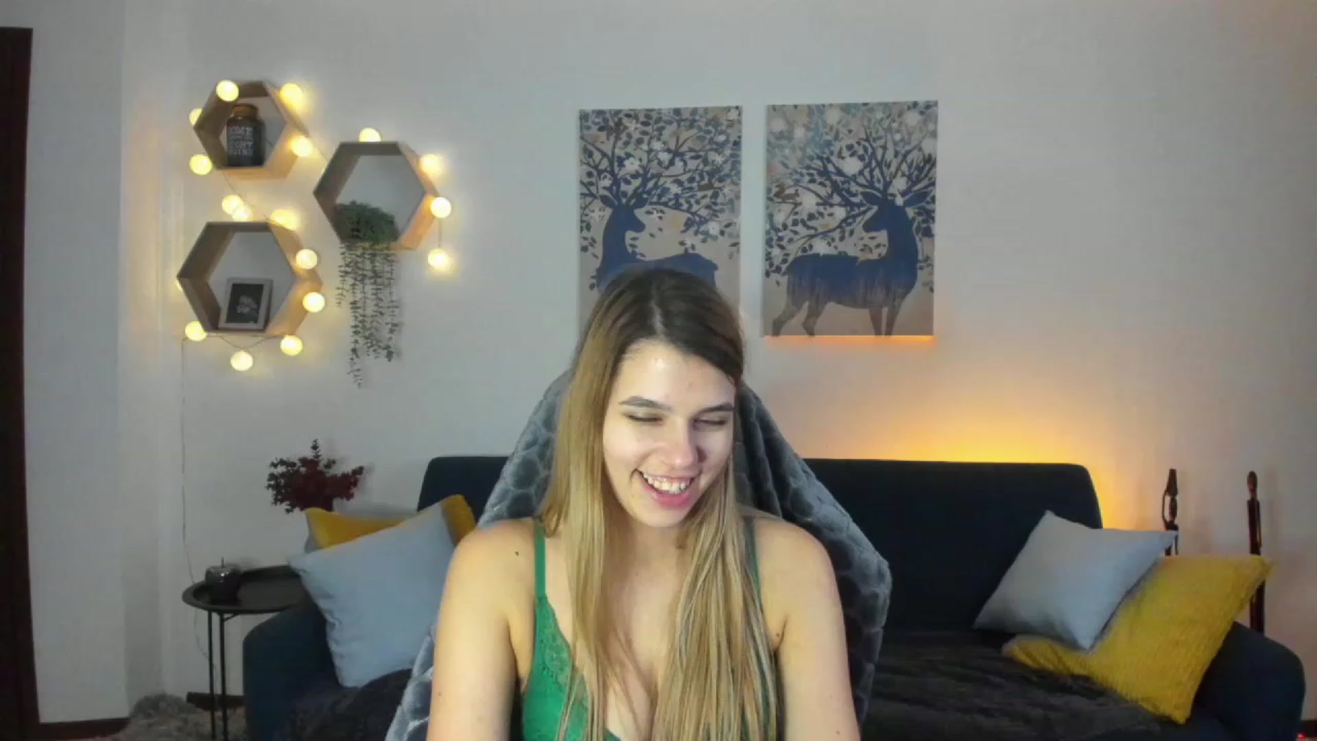Gallery image thumbnail from Elsa_Fox's myfreecams stream on, 01/10/2023, 14:13 image 8 of 20