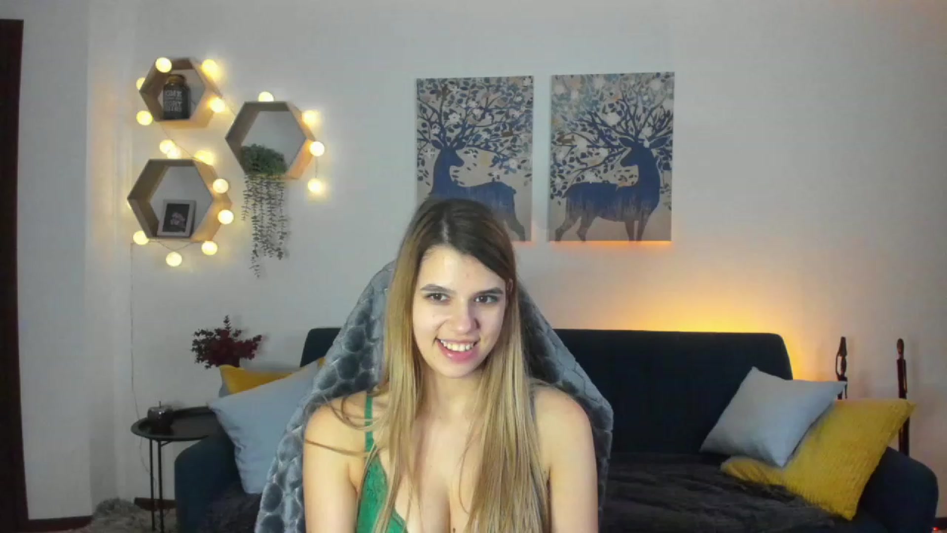 Gallery image thumbnail from Elsa_Fox's myfreecams stream on, 01/10/2023, 14:13 image 11 of 20