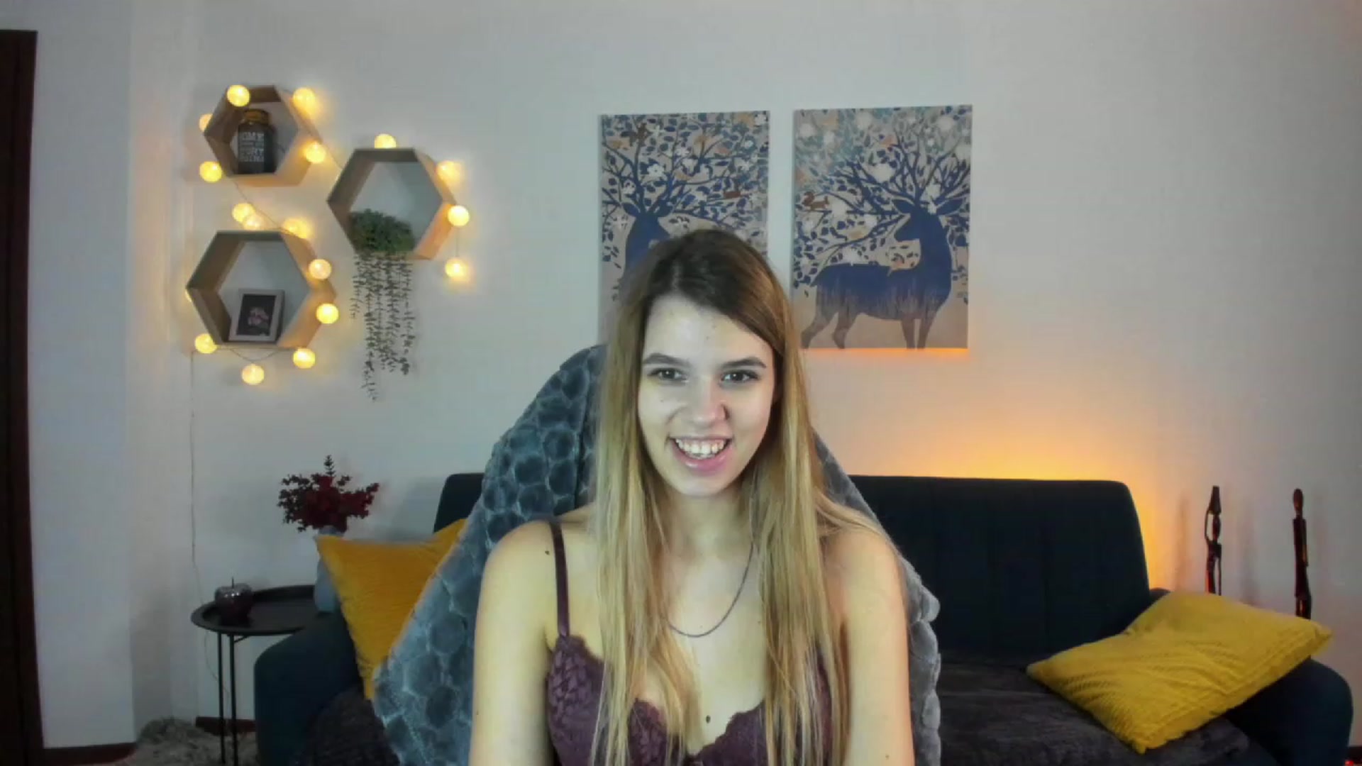 Gallery image thumbnail from Elsa_Fox's myfreecams stream on, 01/12/2023, 12:51 image 12 of 20